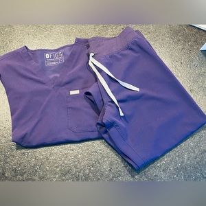 Womens Figs scrub set